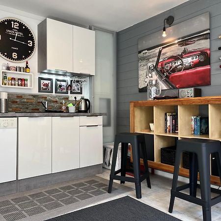 SaarPartment M6 am Staden in Saarbrücken - Living in Style mit Küche, Bad, Boxspringbett, WiFi, Parking - 11x in SB Exterior foto